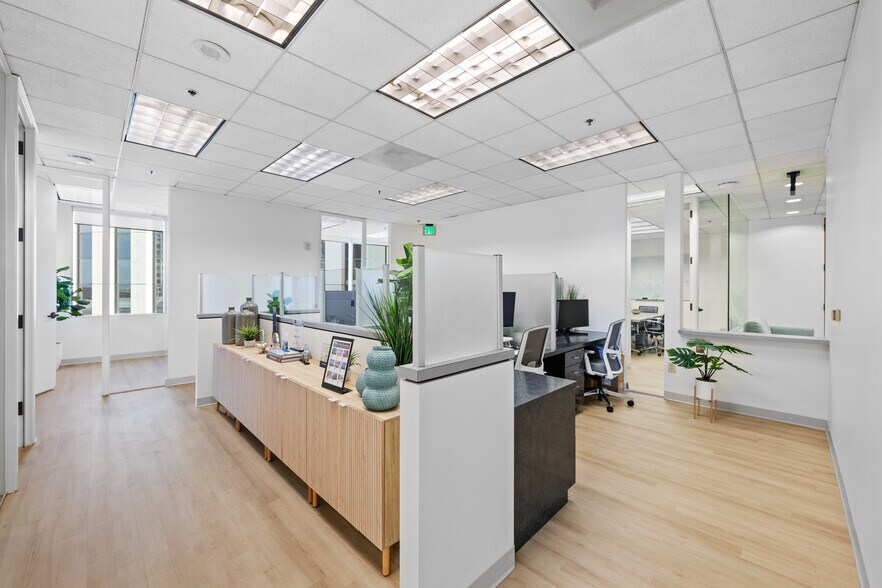 More Photos Of 1880 Century Park E, Los Angeles Office For Lease