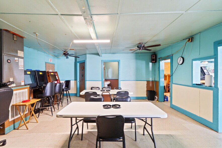 More Photos Of 12605 Highway 6, Santa Fe Bar For Sale