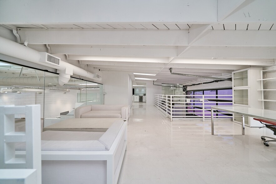 More Photos Of 165-171 S Robertson Blvd, Beverly Hills Storefront For Lease