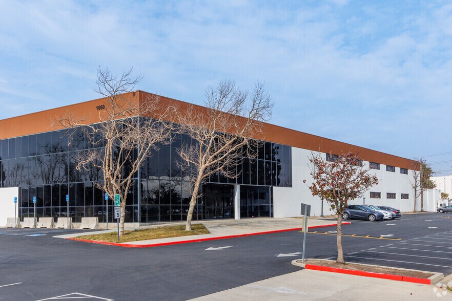 More Photos Of 1660 Scenic Ave, Costa Mesa Warehouse For Lease