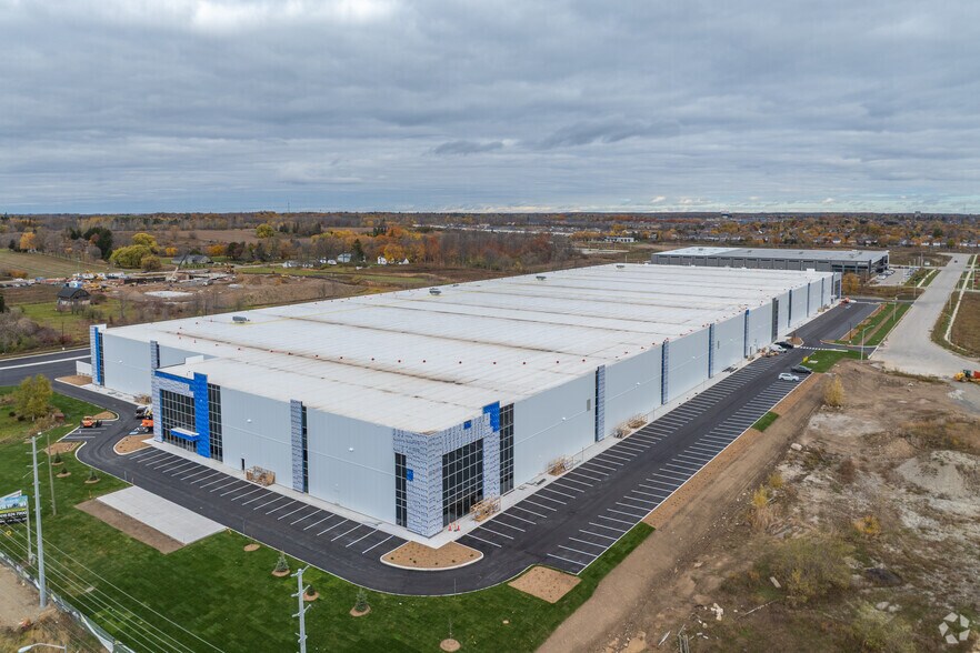 More Photos Of 22 Medicorum Pl, Hamilton Distribution For Lease