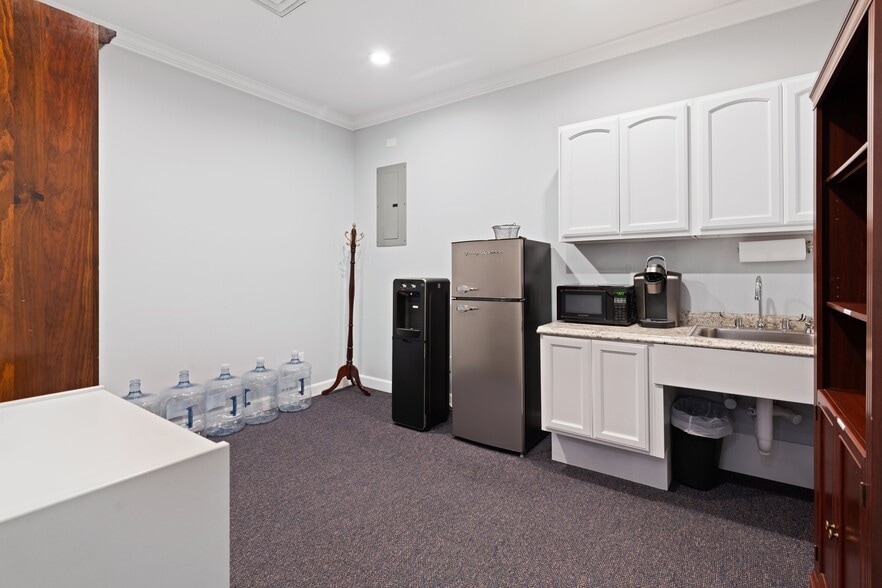 More Photos Of 106 Brady Ct, Cary Medical For Sale