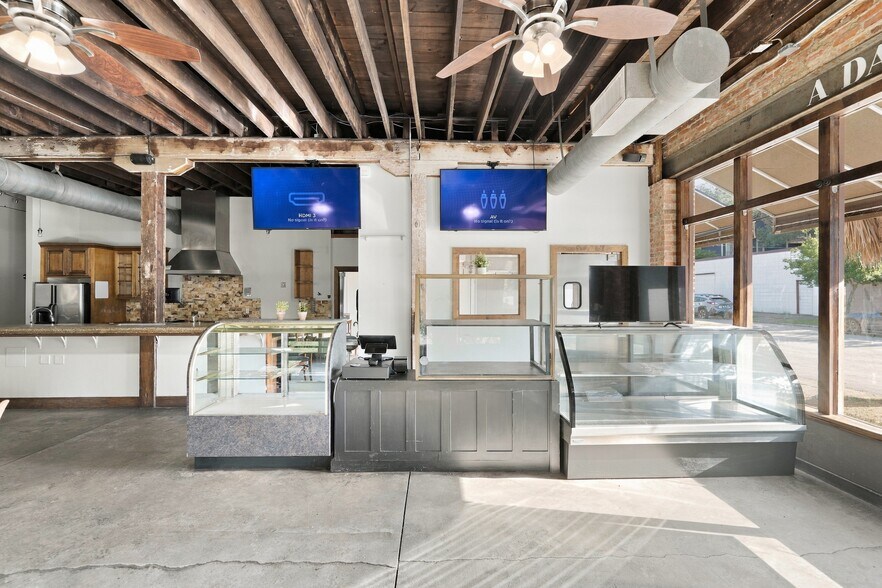 More Photos Of 1602-1608 Walnut St, Jacksonville Restaurant For Sale