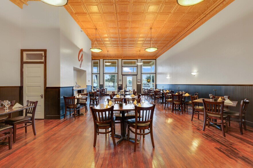 More Photos Of 313 E Andy Devine Ave, Kingman Storefront For Sale