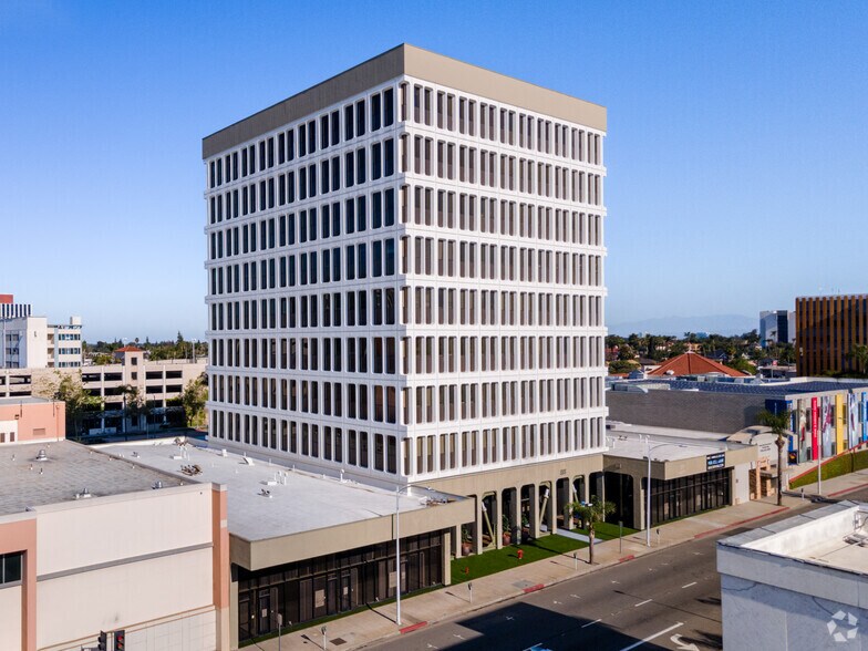 More Photos Of 888 N Main St, Santa Ana Apartments For Sale