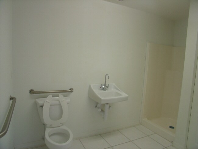 More Photos Of 150 Venetian Way, Merritt Island Warehouse For Lease