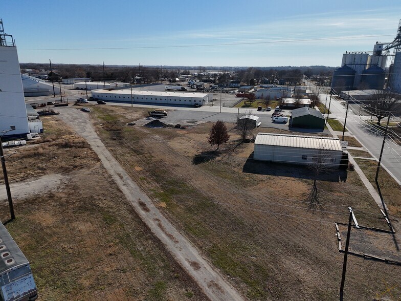 More Photos Of 515 6th St, Clay Center Warehouse For Sale