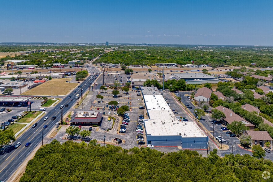 More Photos Of 900 E Braker Ln, Austin Storefront For Lease