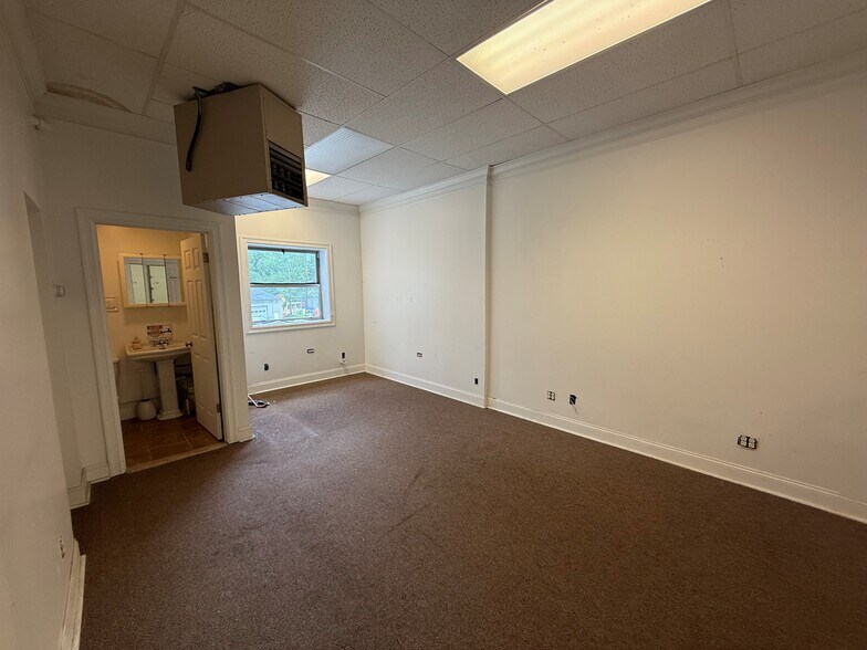 More Photos Of 1841 Babcock Blvd, Pittsburgh Warehouse For Lease