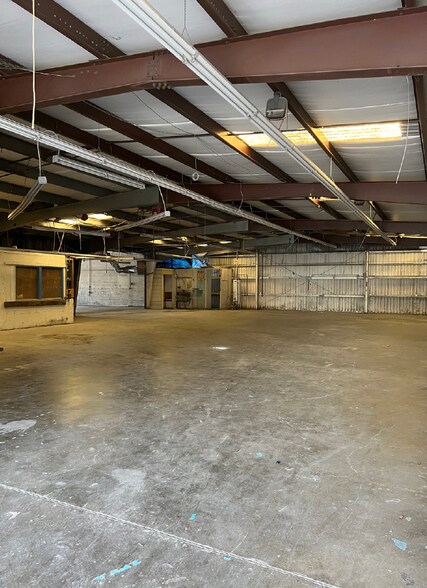More Photos Of 643 Quarry Rd, San Carlos Warehouse For Lease