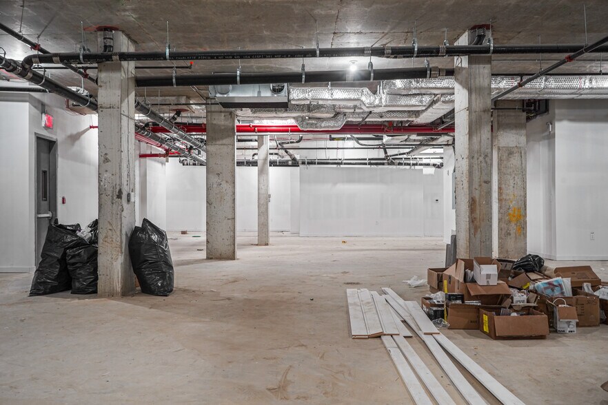 More Photos Of 65 Eckford St, Brooklyn Warehouse For Lease