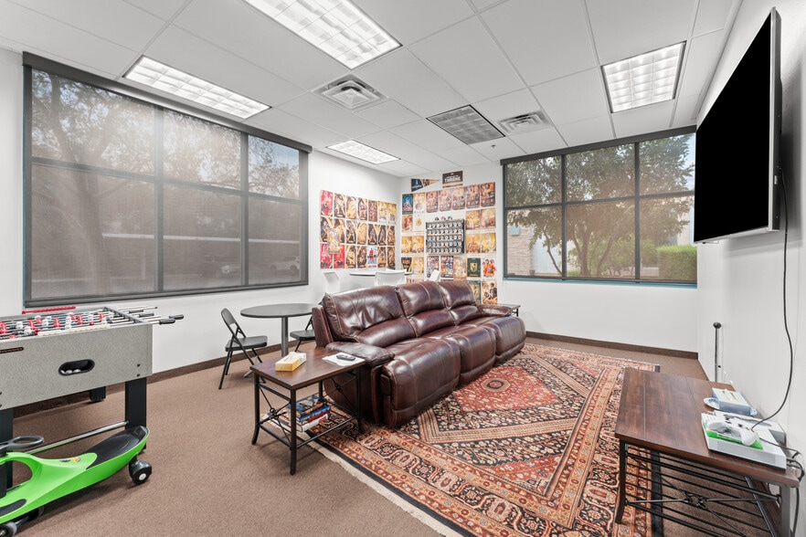 More Photos Of 139 E Warm Springs Rd, Las Vegas Office For Sale