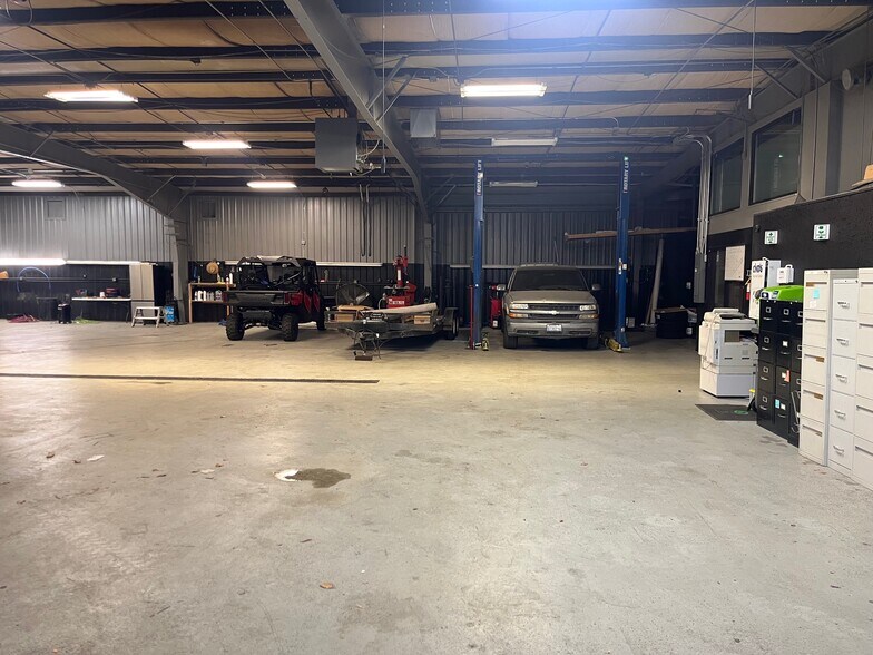 More Photos Of 3203 W Marie St, Pasco Auto Dealership For Lease