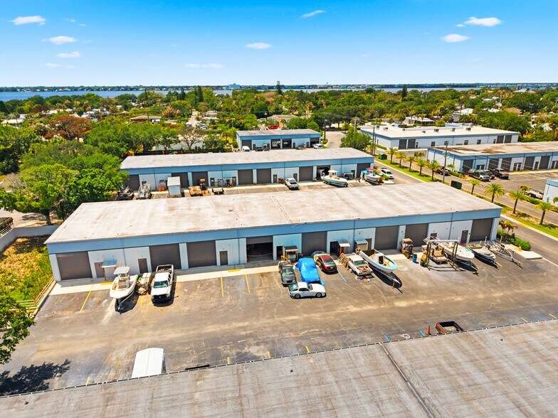 More Photos Of 895 NE Dixie Hwy, Jensen Beach Unknown For Lease
