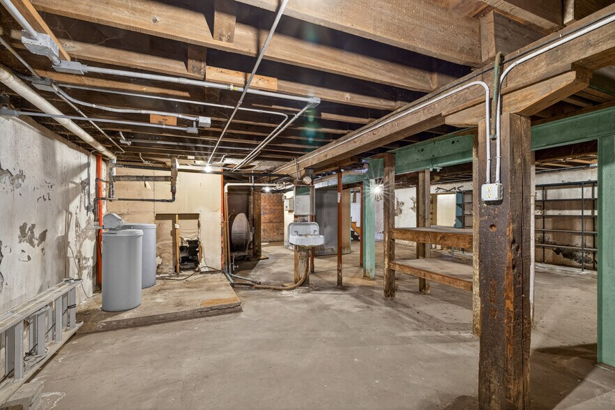 More Photos Of S101 S Main St, Nelson General Retail For Sale