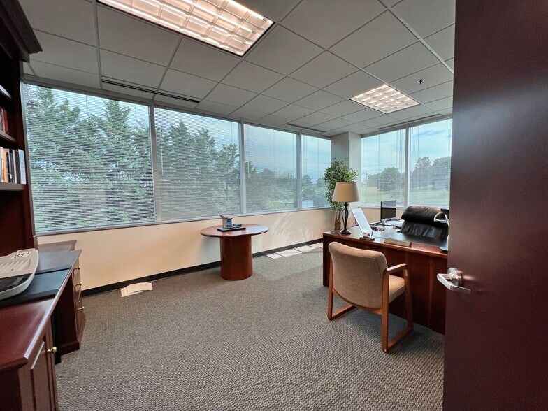 More Photos Of 555 Quince Orchard Rd, Gaithersburg Office For Lease
