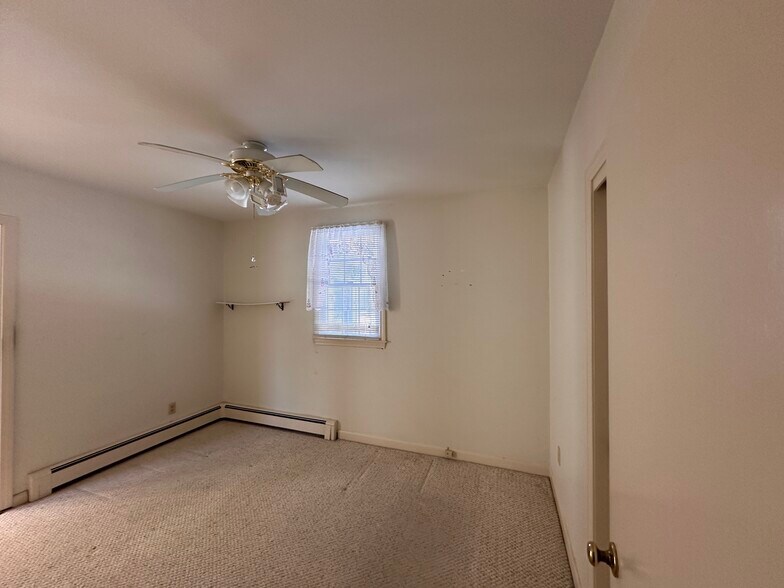 More Photos Of 54 Old Main St, South Yarmouth Flex For Sale