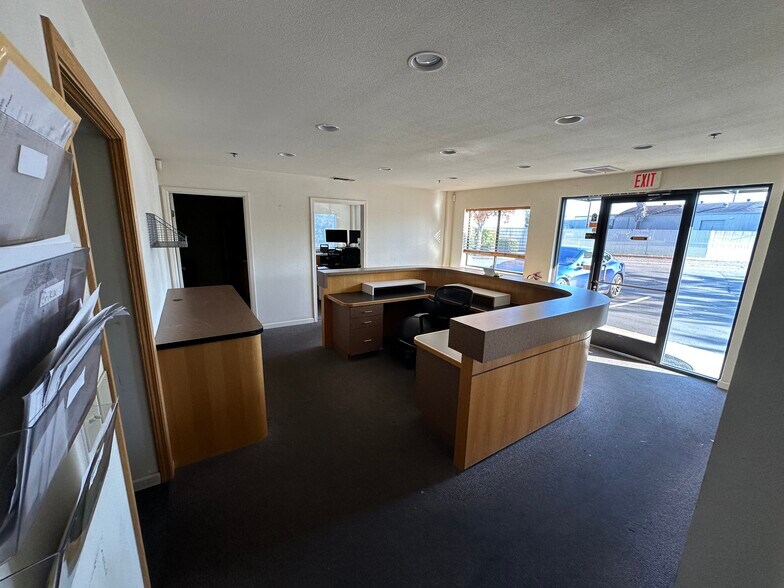 More Photos Of 140 Flocchini Cir, Lincoln Warehouse For Lease