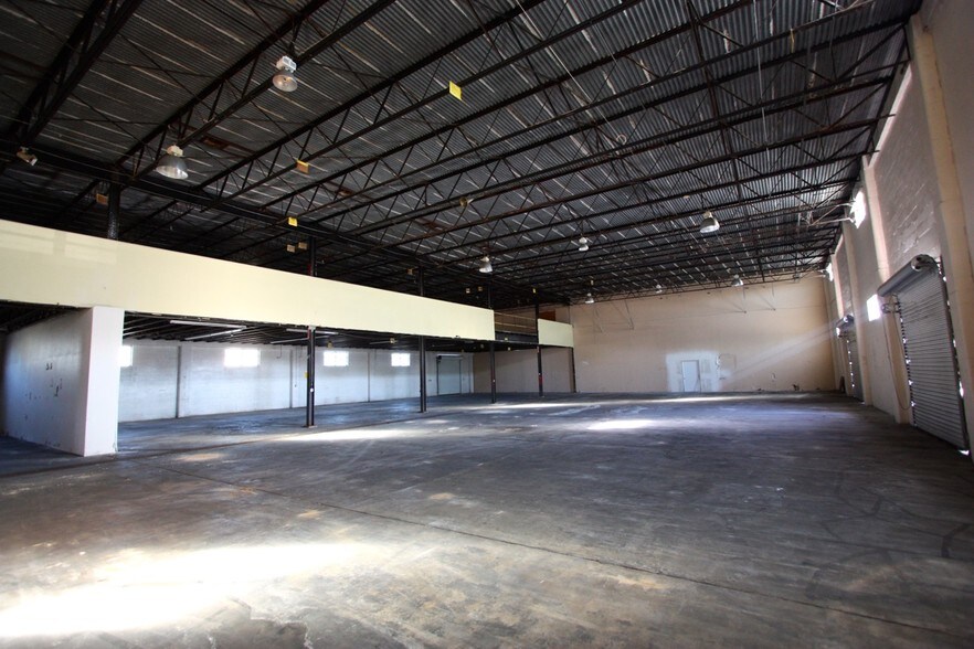 More Photos Of 110 W Interlake Blvd, Lake Placid Warehouse For Lease