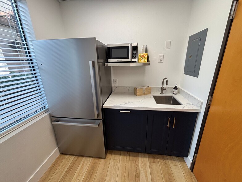 More Photos Of 36800 N Sidewinder Rd, Carefree Office For Sale