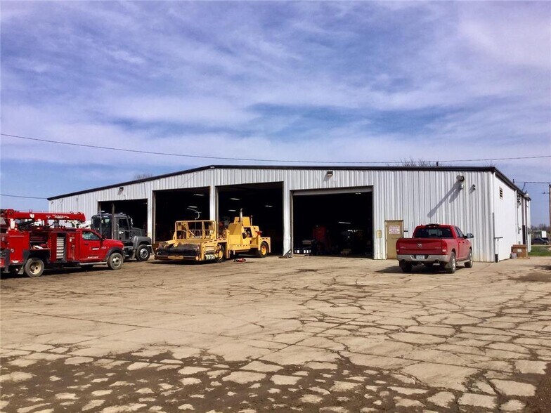 More Photos Of 2400 Myers Rd, Albert Lea Warehouse For Sale