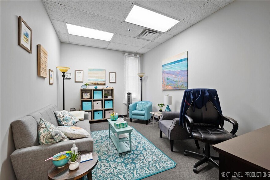 More Photos Of 850 W Bartlett Rd, Bartlett Medical For Sale