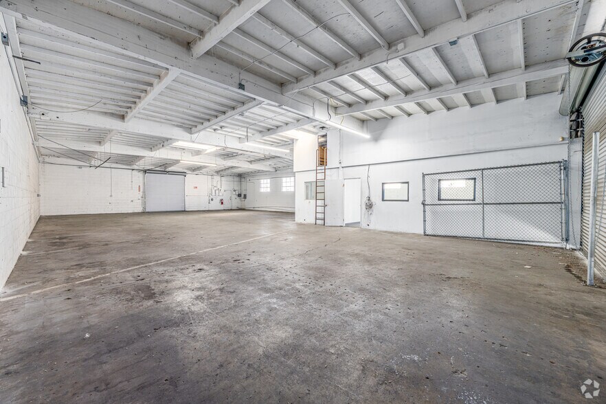 More Photos Of 12311 Woodruff Ave, Downey Unknown For Lease