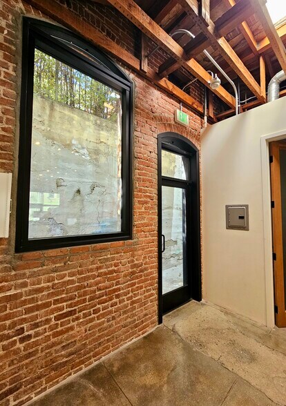 More Photos Of 1005 N Madison Ave, Los Angeles Storefront Retail Office For Lease