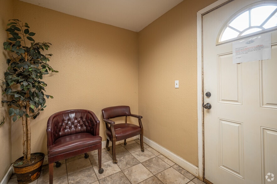 More Photos Of 909 Marcella St, Houston Warehouse For Sale