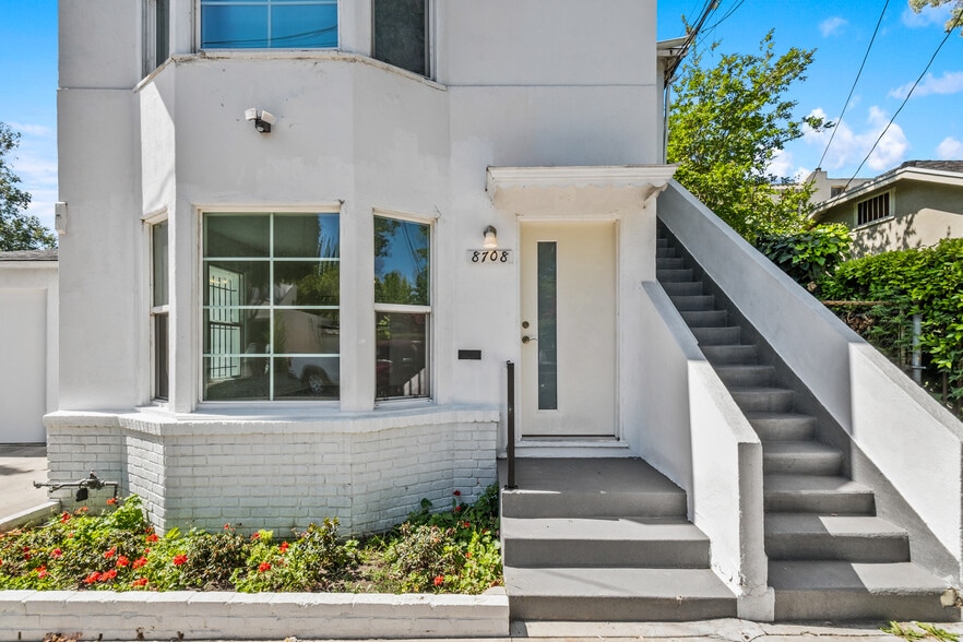 More Photos Of 8710 Sherwood Dr, West Hollywood Multifamily For Sale