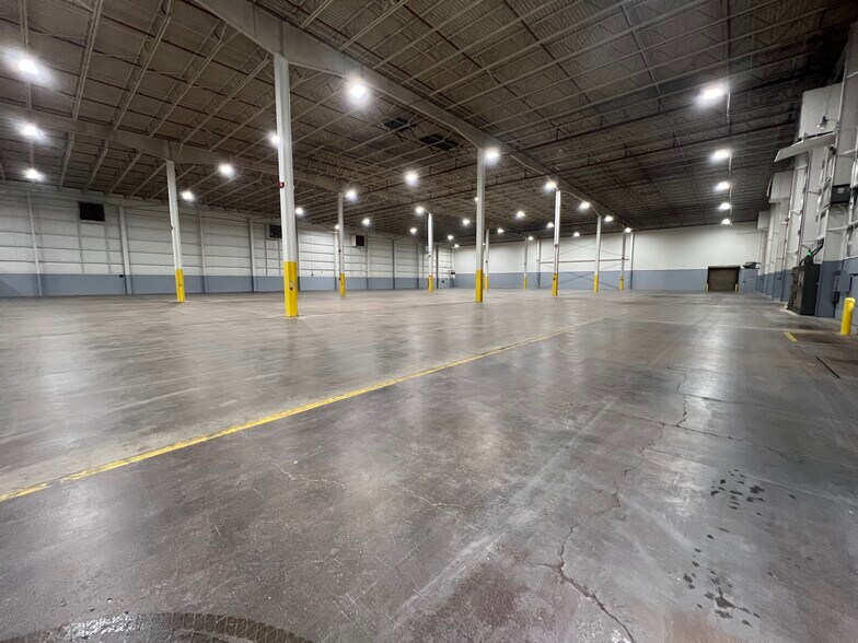 More Photos Of 2220 Veterans Memorial Pky, Saginaw Warehouse For Lease