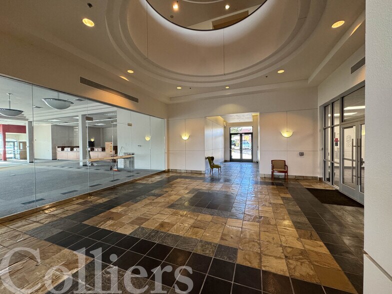 More Photos Of 333 S Main St, Pocatello Bank For Lease