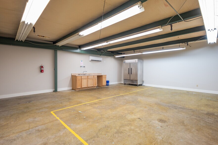 More Photos Of 1006 Lynn Ln, Starkville Flex For Lease