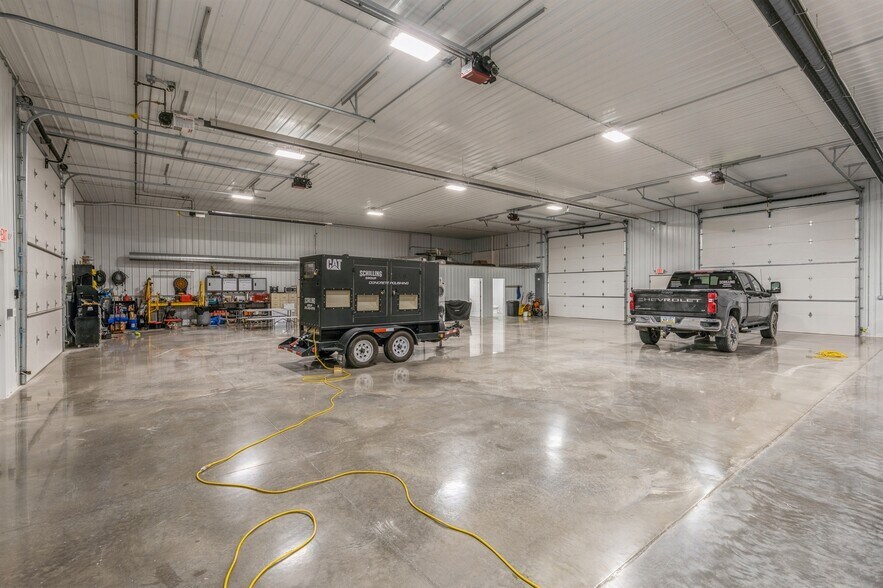 More Photos Of 33083 Ute Ave, Waukee Flex For Sale