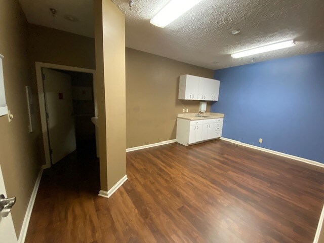 More Photos Of 950 S Kenmore Dr, Evansville Medical For Lease