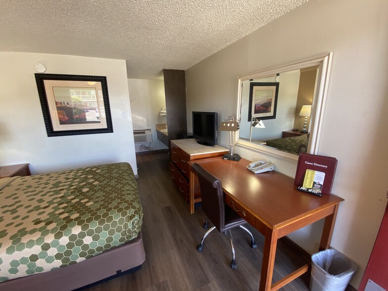 More Photos Of 408 Yakima Valley Hwy, Sunnyside Hotel For Sale