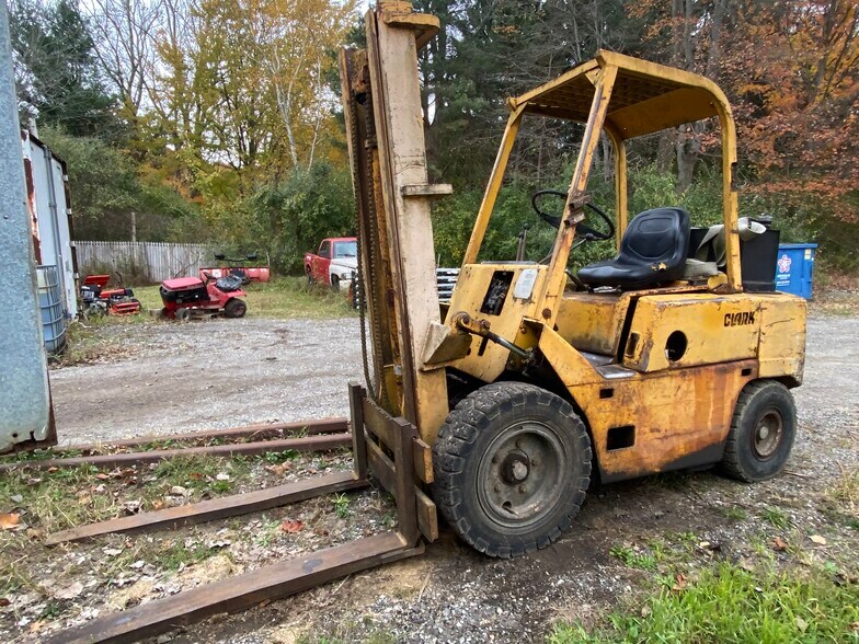 More Photos Of 9112 W Mount Morris Rd, Flushing General Retail For Sale