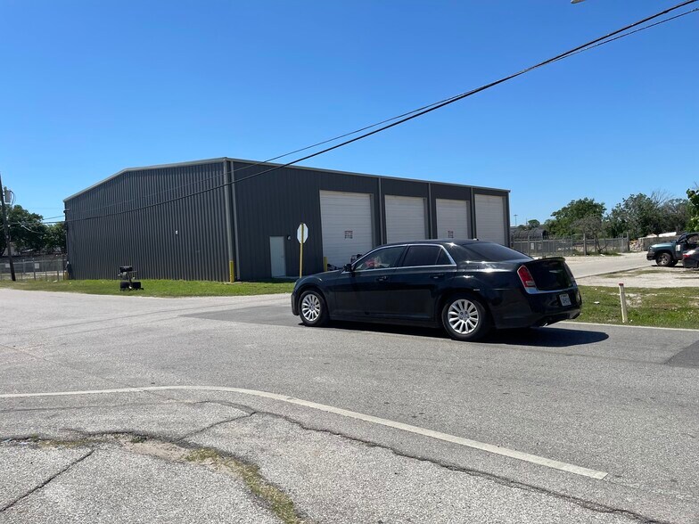 More Photos Of 1222 Frankie St, Houston Warehouse For Sale