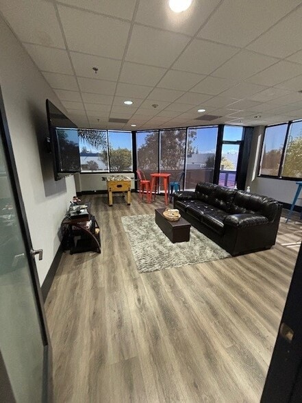 More Photos Of 9410 Topanga Canyon Blvd, Chatsworth Office For Sale