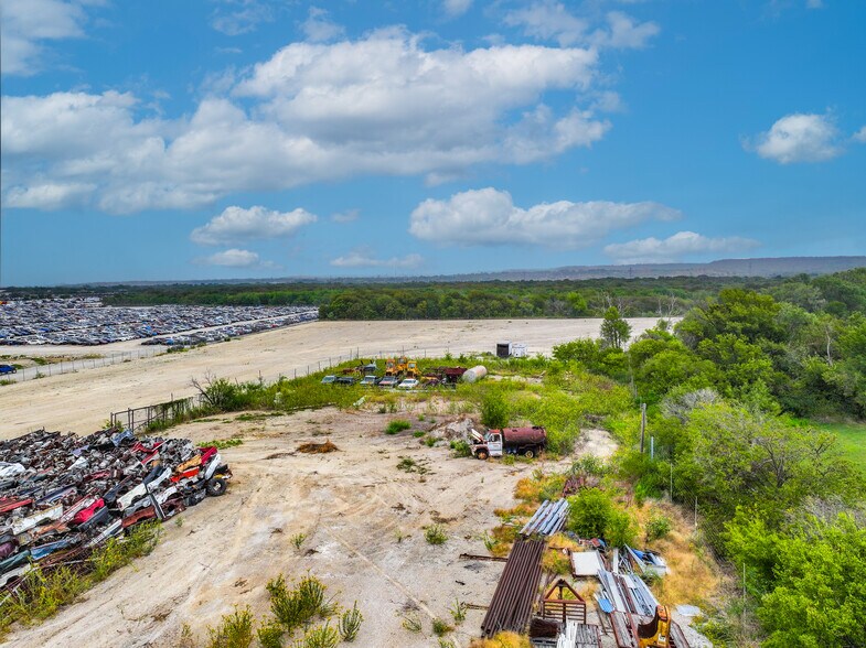 More Photos Of 513 Idlewild Rd, Grand Prairie Land For Lease