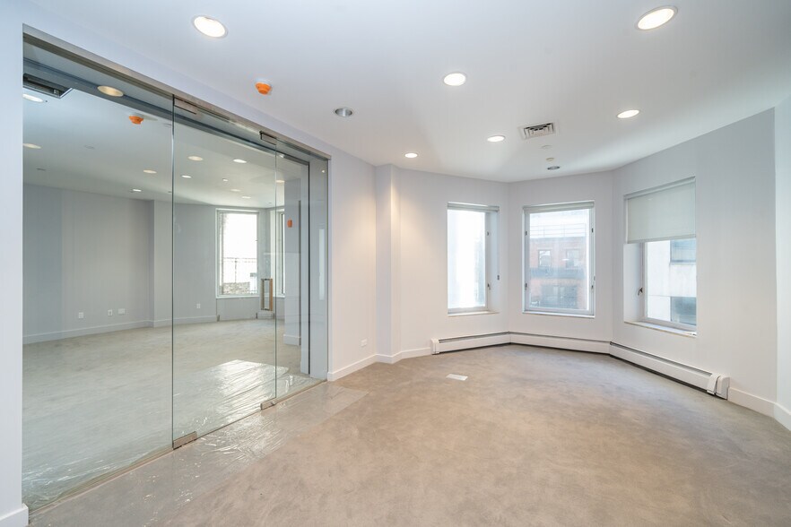 More Photos Of 31 W 54th St, New York Storefront Retail Office For Sale