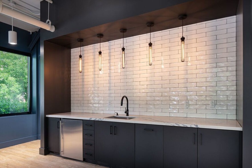 More Photos Of 651 E 4th St, Chattanooga Office For Lease