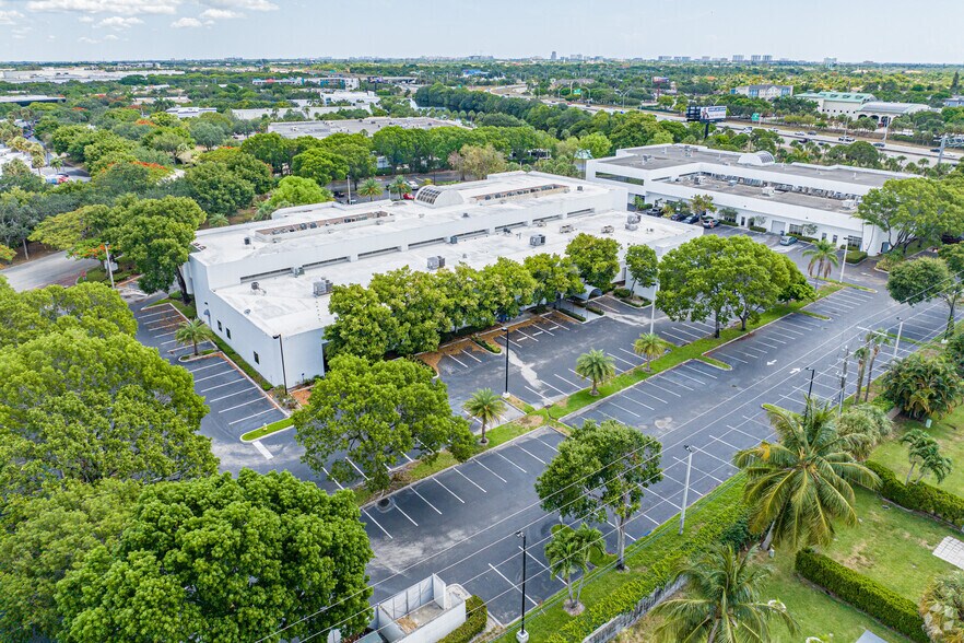 More Photos Of 1400 E Newport Center Dr, Deerfield Beach Office For Lease