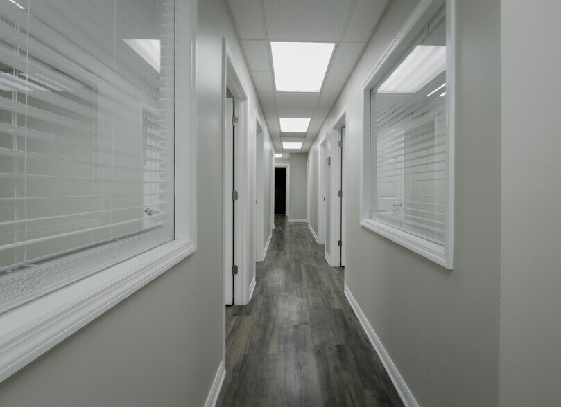 More Photos Of 4677 118th Ave N, Clearwater Manufacturing For Sale