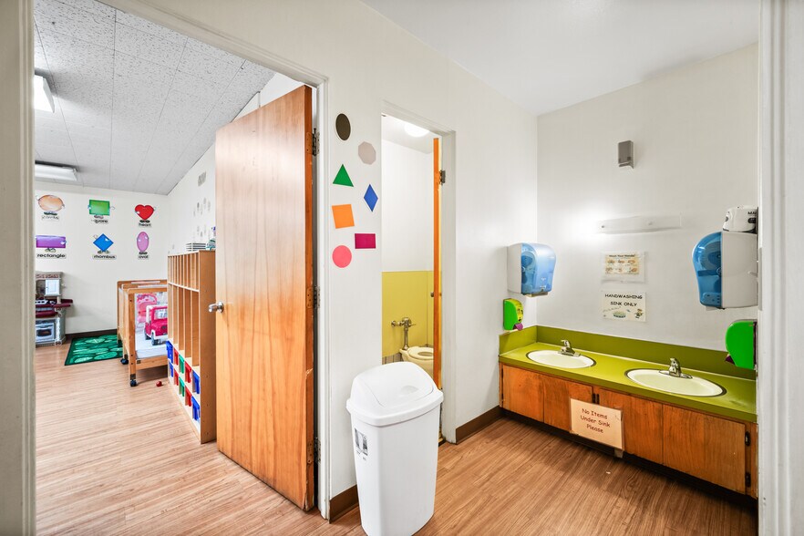 More Photos Of 12975 SW Grant St, Tigard Daycare Center For Sale