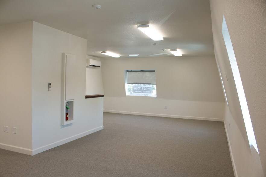 More Photos Of 220 S Church St, Lodi Freestanding For Lease