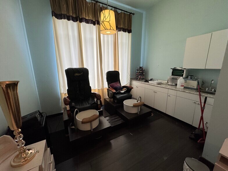 More Photos Of 2140 W Grande Blvd, Tyler Medical For Lease