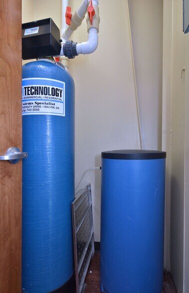 More Photos Of 803 N Jackson St, Albany Office For Lease