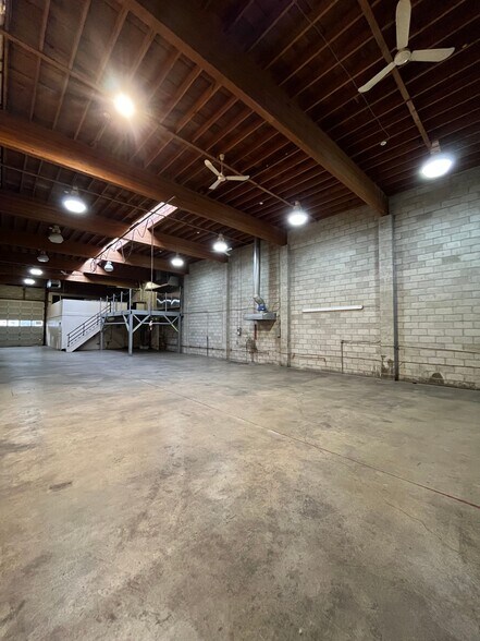 More Photos Of 1465-1469 Barrow St, North Vancouver Industrial For Lease