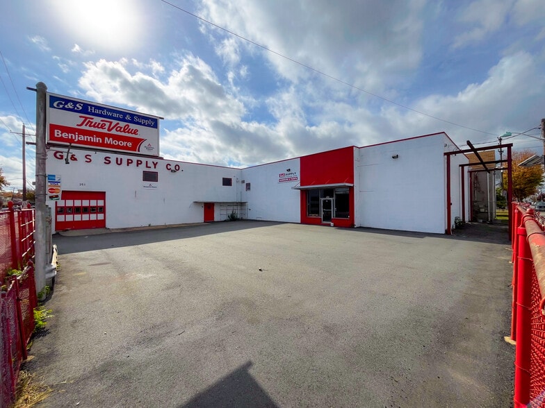 More Photos Of 251 Hudson St, Hackensack Warehouse For Lease